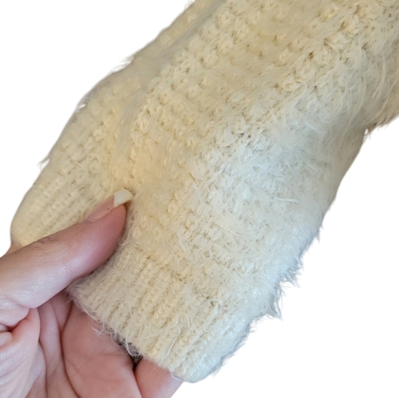 KENDALL & KYLIE CROPPED EYELASH KNIT CHENILLE SWEATER - Picture 5 of 9